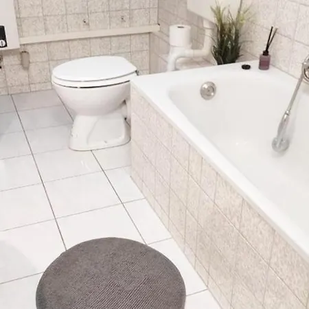 Apartment Beautiful 2 Bedroom In A Quiet Area