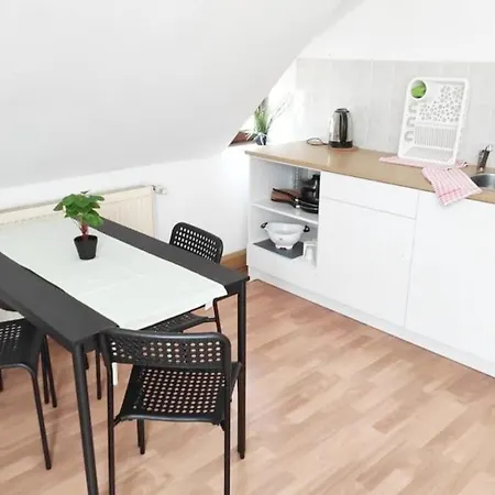 Apartment Beautiful 2 Bedroom In A Quiet Area