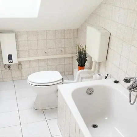 Beautiful 2 Bedroom In A Quiet Area