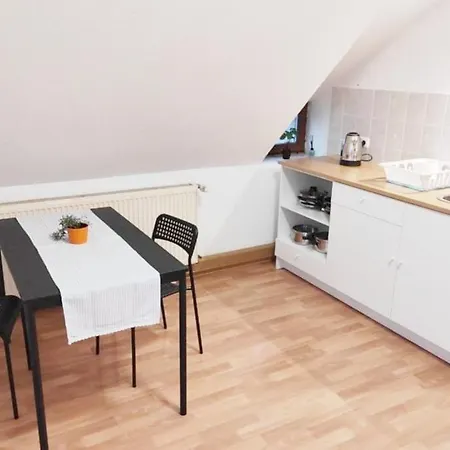 Beautiful 2 Bedroom In A Quiet Area Kretzschau